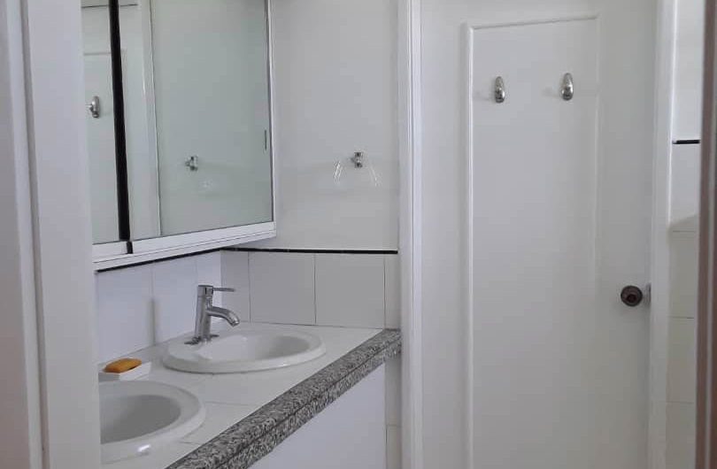 casa-venta-urbanizacion-maneiro-bano2