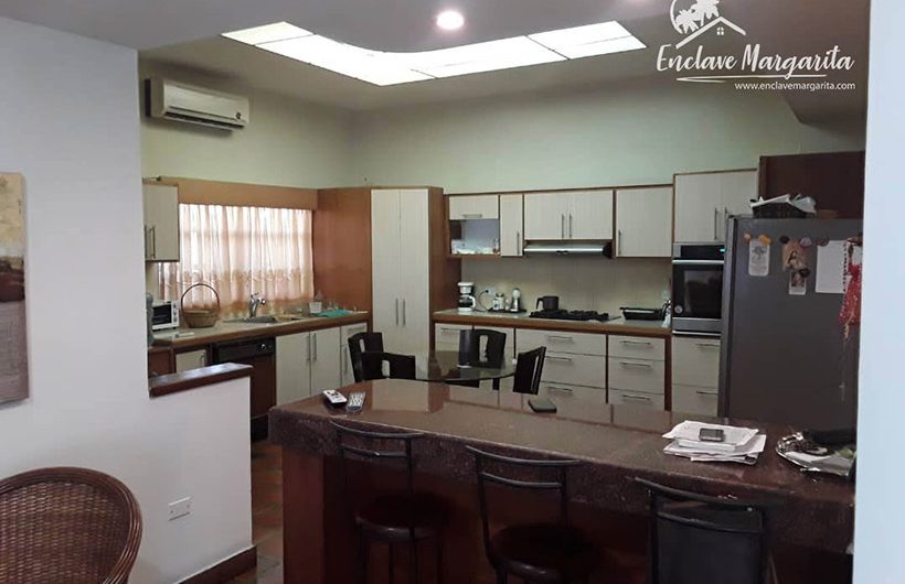 casa-venta-urbanizacion-maneiro-cocina
