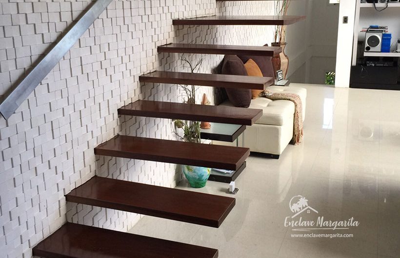 casa-en-venta-paraiso-1-maneiro-margarita-escaleras