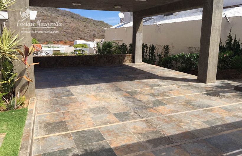 casa-en-venta-paraiso-1-pampatar-margarita-estacionamiento