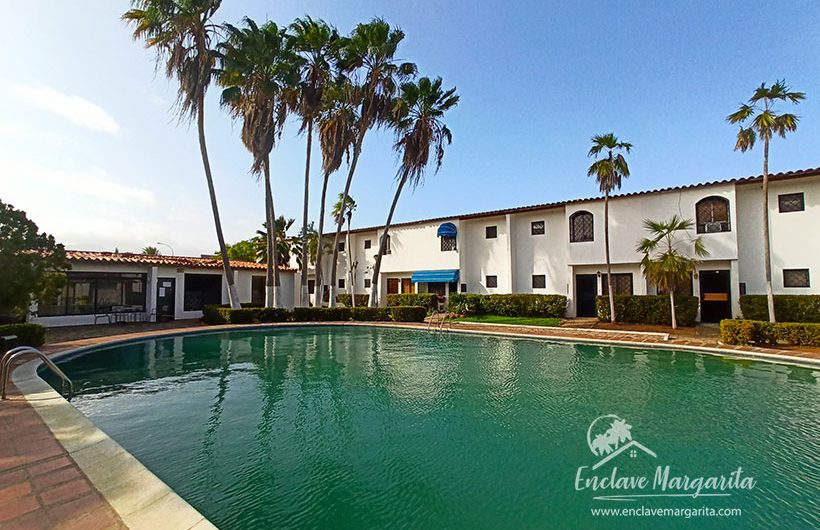 townhouse-3-habitaciones-conjunto-residencial-el-retiro-maneiro (1)