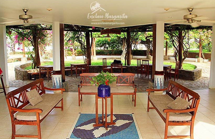se-vende-hotel-playa-el-yaque-precio-rebajado (1)