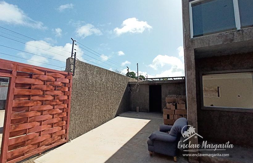 Se vende Townhouse en Los Robles Isla de Margarita (4)