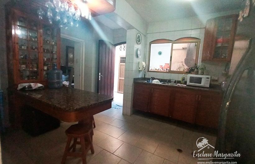 se vende casa grande con local calle campos (10)