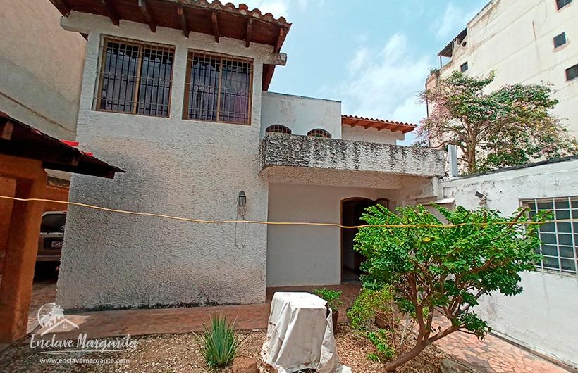 se vende casa grande con local calle campos (3)