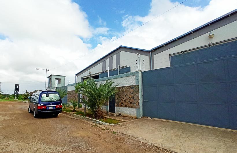 En venta amplio galpón vía al aeropuerto – Isla de Margarita
