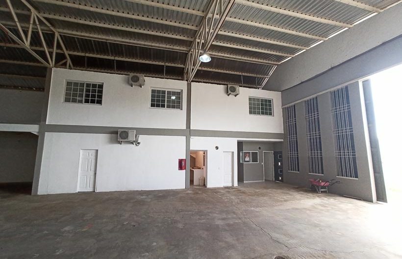 En venta amplio galpón vía al aeropuerto – Isla de Margarita