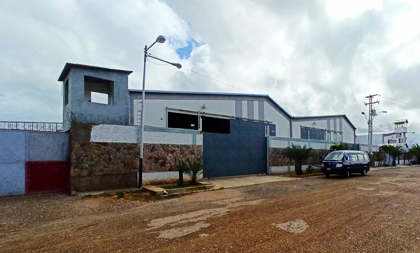 En venta amplio galpón vía al aeropuerto – Isla de Margarita