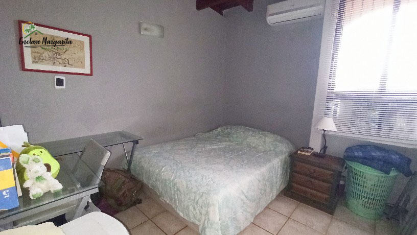 VENDIDO – Townhouse 3 hab Urb Maneiro – Precio de Oportunidad