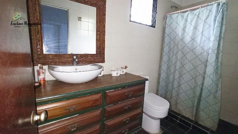 VENDIDO – Townhouse 3 hab Urb Maneiro – Precio de Oportunidad