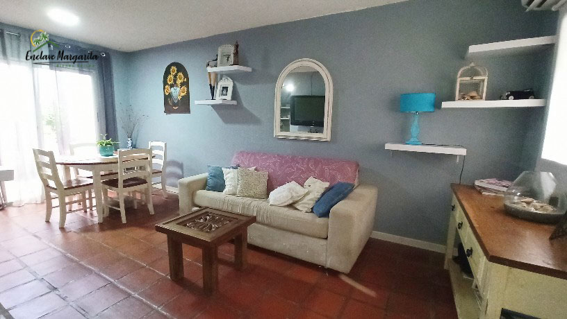VENDIDO – Townhouse 3 hab Urb Maneiro – Precio de Oportunidad