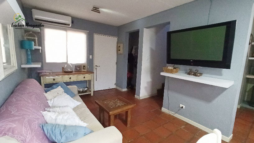 VENDIDO – Townhouse 3 hab Urb Maneiro – Precio de Oportunidad