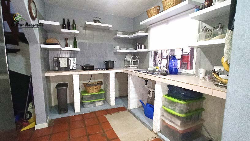 VENDIDO – Townhouse 3 hab Urb Maneiro – Precio de Oportunidad