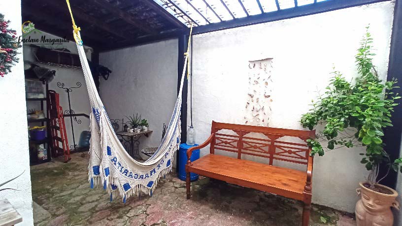 VENDIDO – Townhouse 3 hab Urb Maneiro – Precio de Oportunidad