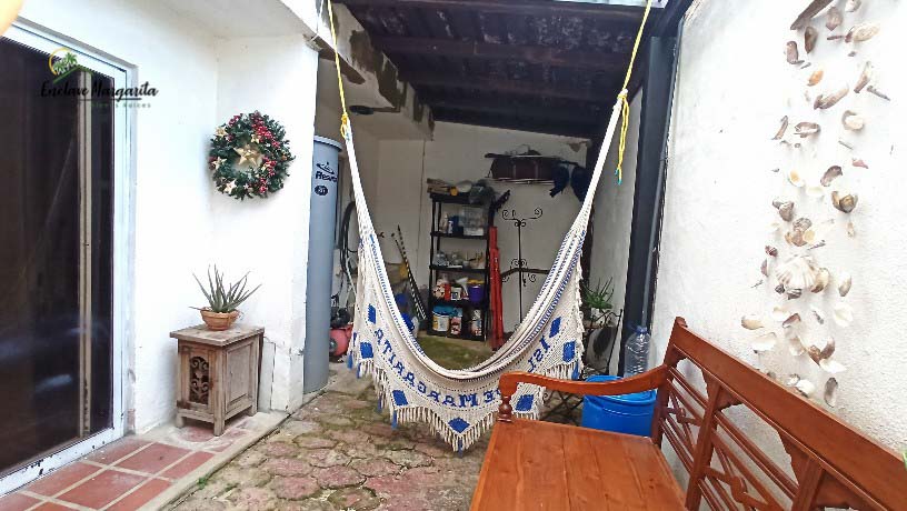 VENDIDO – Townhouse 3 hab Urb Maneiro – Precio de Oportunidad