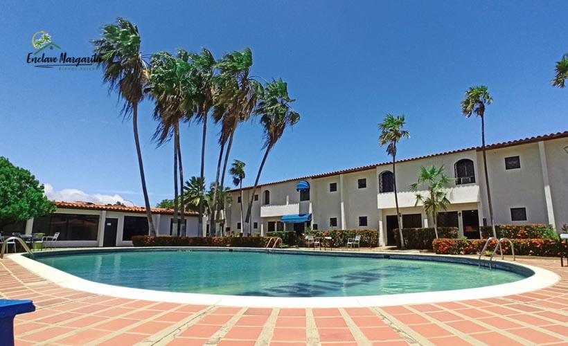 VENDIDO – Townhouse 3 hab Urb Maneiro – Precio de Oportunidad