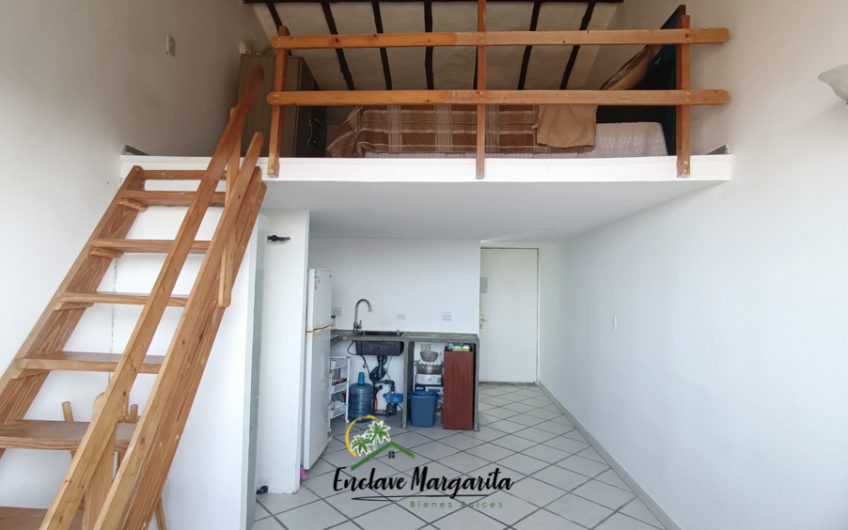 VENDIDO – Apartamento penthouse tipo loft con vista al mar en Pampatar