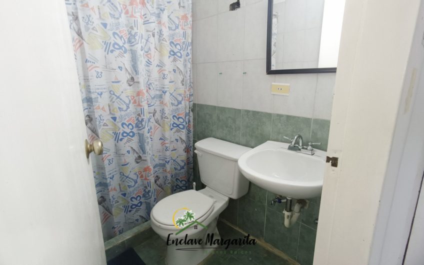 VENDIDO – Apartamento penthouse tipo loft con vista al mar en Pampatar