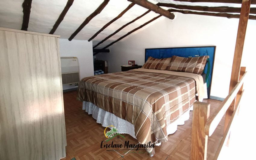 VENDIDO – Apartamento penthouse tipo loft con vista al mar en Pampatar