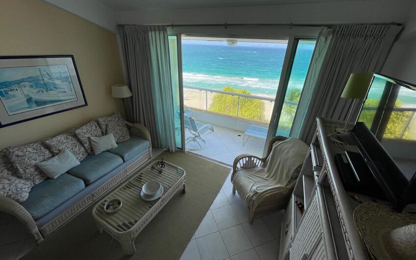 apartamento-frente-al-mar-venta-en-cimarron-playa-parguito-pasillo