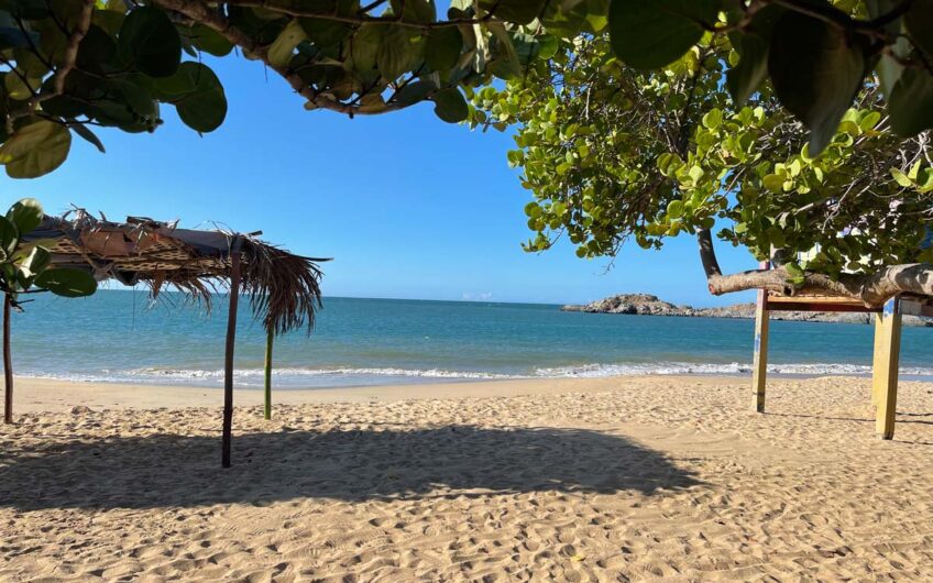 Se vende terreno frente al mar en Playa Caribe