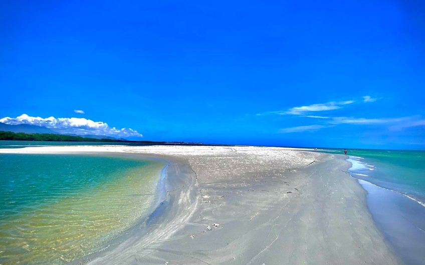 VENTA PAUSADA – Casa a orillas del mar en Playa Manglillo – El Yaque