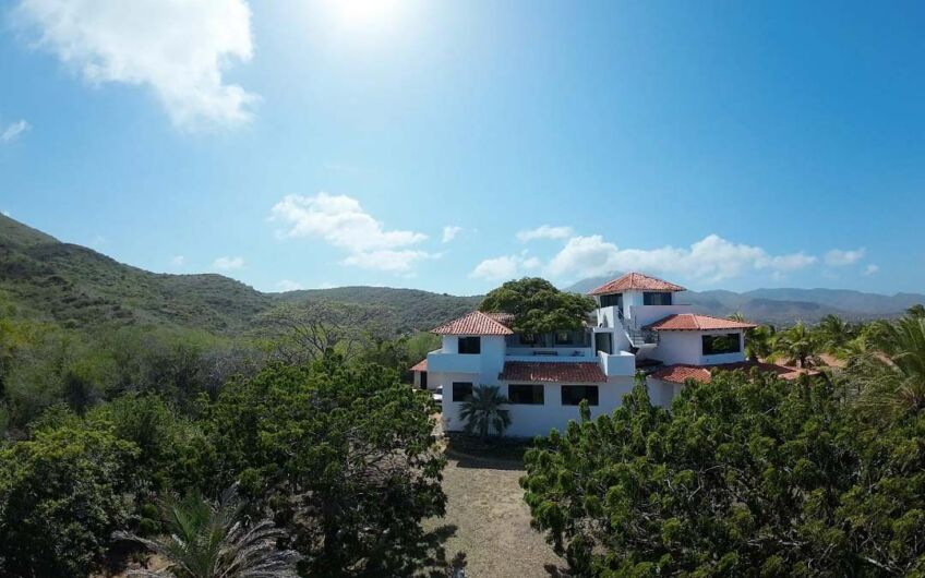 Alquiler Casa Vacacional Isla Margarita | Vista Mar y Montaña para 9 Personas