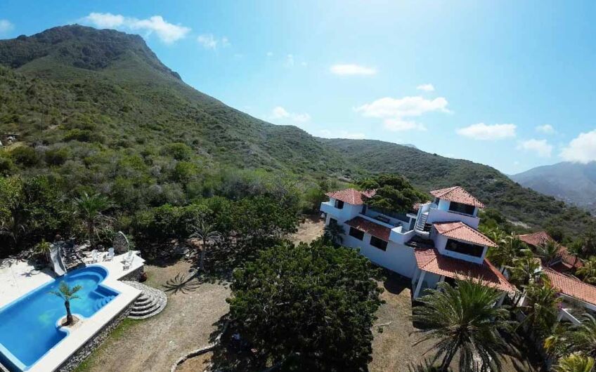 Alquiler Casa Vacacional Isla Margarita | Vista Mar y Montaña para 9 Personas