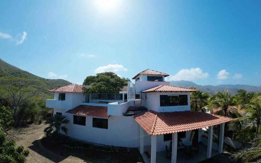 Alquiler Casa Vacacional Isla Margarita | Vista Mar y Montaña para 9 Personas