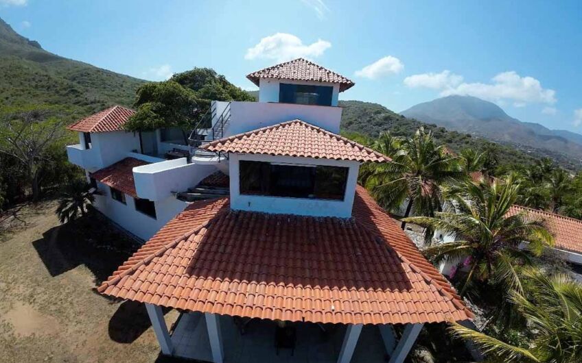 Alquiler Casa Vacacional Isla Margarita | Vista Mar y Montaña para 9 Personas