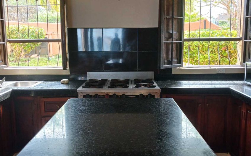 En venta casa de lujo frente al mar en Los Ranchos de Chana Isla de Margarita