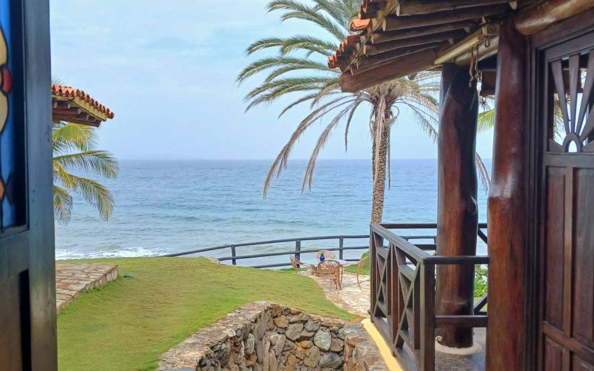 En venta casa de lujo frente al mar en Los Ranchos de Chana Isla de Margarita