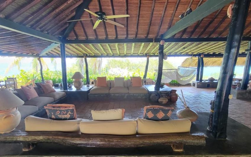 Se vende espectacular casa de lujo frente al mar en Los Ranchos de Chana