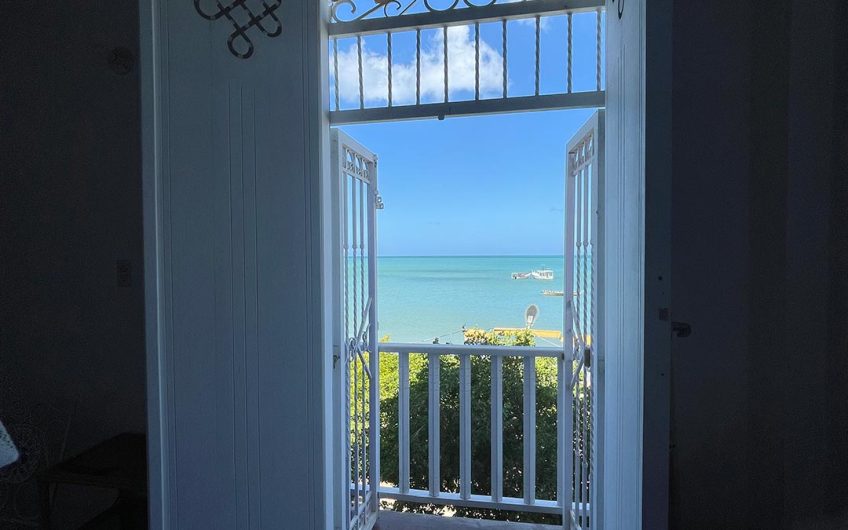 Hermosa casa vacacional frente al mar en Playa Zaragoza Isla de Margarita