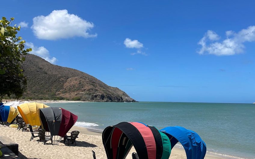 Hermosa casa vacacional frente al mar en Playa Zaragoza Isla de Margarita