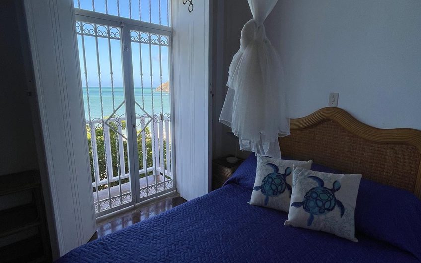 Hermosa casa vacacional frente al mar en Playa Zaragoza Isla de Margarita