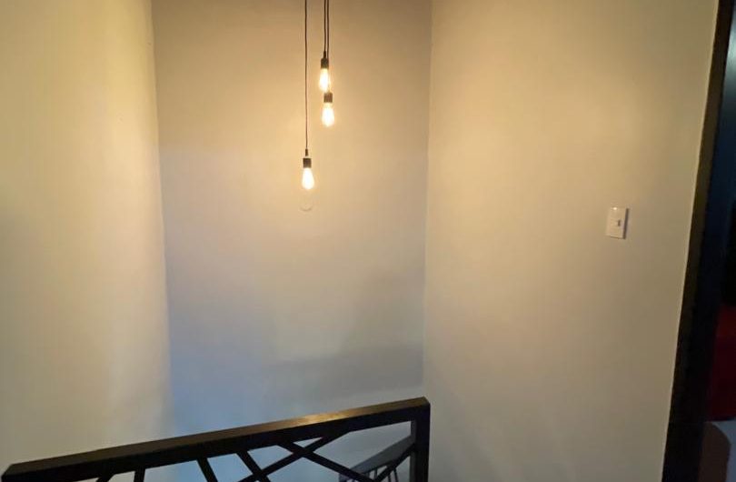 VENDIDO – Se vende townhouse 4 hab. y tanque subterráneo en Urb. Maneiro – El Retiro