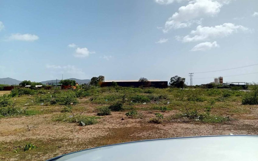 Se vende terreno en Juangriego avenida principal via Altagracia diagonal a Catalano
