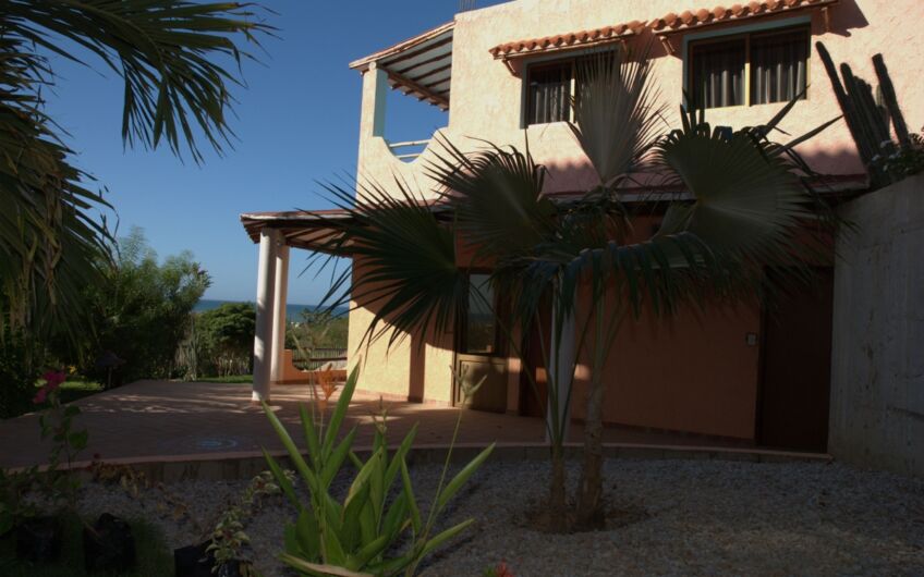 Hotel en venta en Playa El Yaque – Precio de Oportunidad