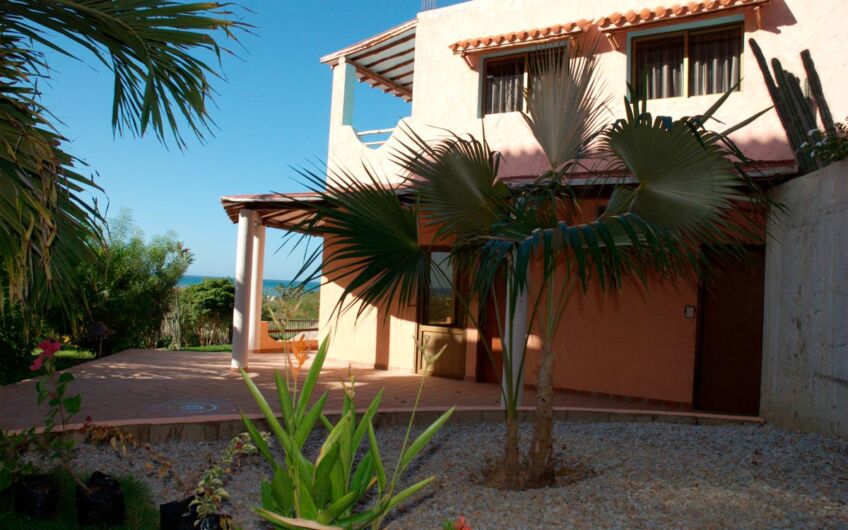 Hotel en venta en Playa El Yaque – Precio de Oportunidad