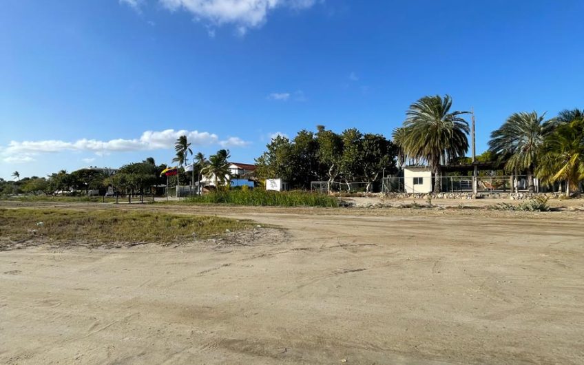 Se venden terrenos en primera Línea Playa El Yaque – Isla de Margarita.