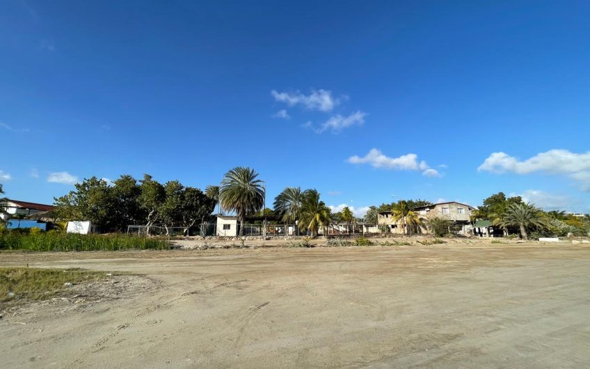 Se venden terrenos en primera Línea Playa El Yaque – Isla de Margarita.
