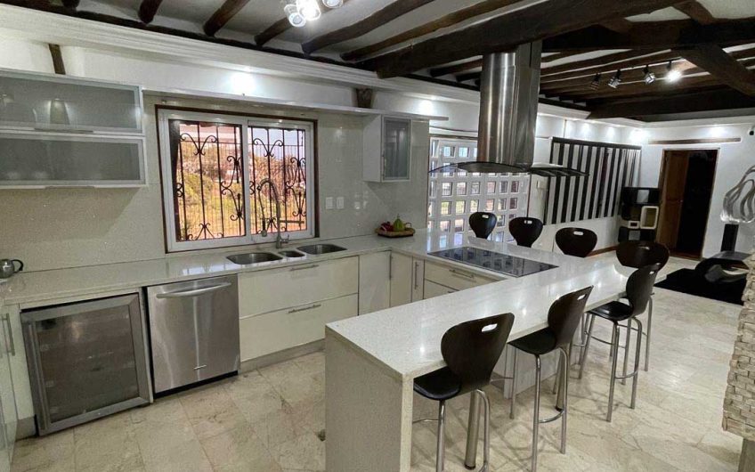 Hermosa casa en venta con vista al mar en Guacuco – Guarame