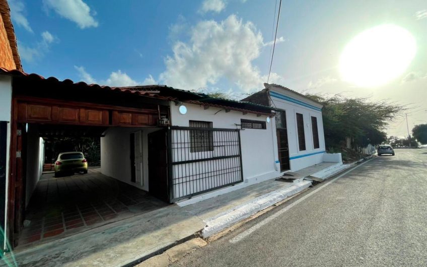 Se vende casa colonial con vista al mar en Playa Zaragoza – Isla de Margarita