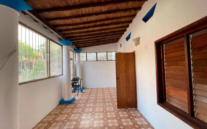 Se vende casa colonial con vista al mar en Playa Zaragoza – Isla de Margarita