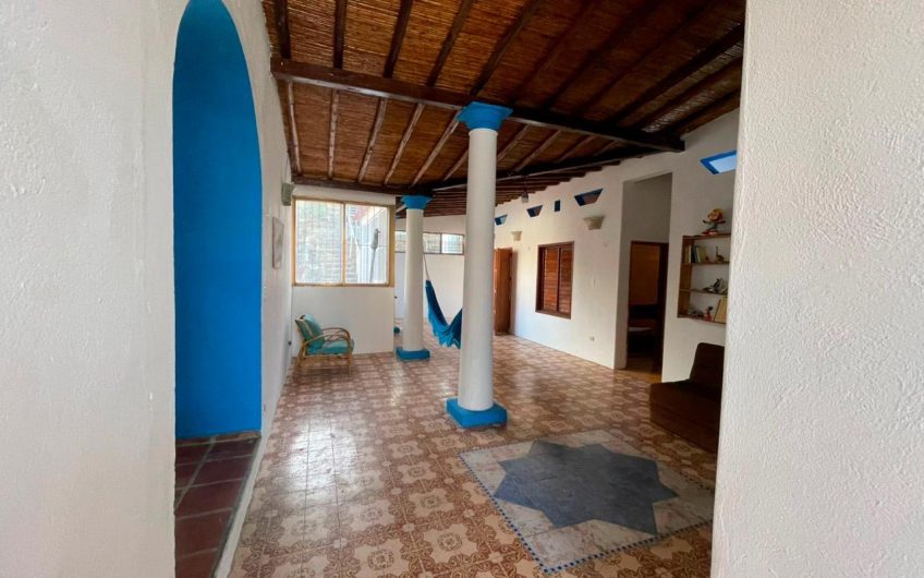 Se vende casa colonial con vista al mar en Playa Zaragoza – Isla de Margarita