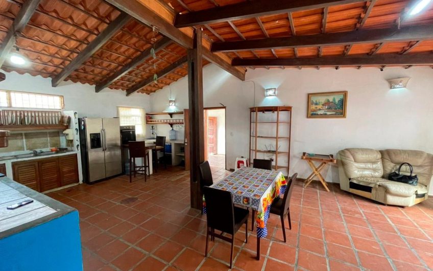 Se vende casa colonial con vista al mar en Playa Zaragoza – Isla de Margarita