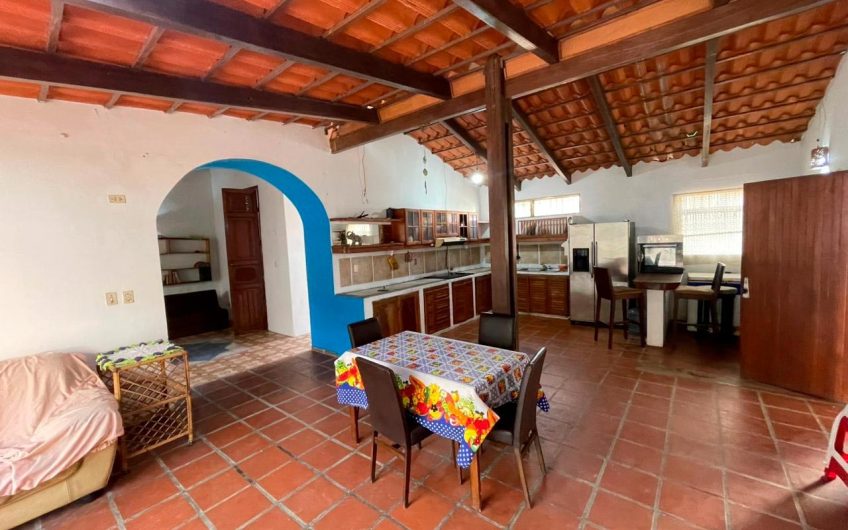 Se vende casa colonial con vista al mar en Playa Zaragoza – Isla de Margarita