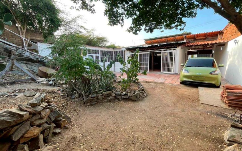 Se vende casa colonial con vista al mar en Playa Zaragoza – Isla de Margarita