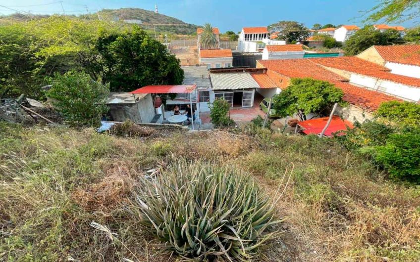 Se vende casa colonial con vista al mar en Playa Zaragoza – Isla de Margarita